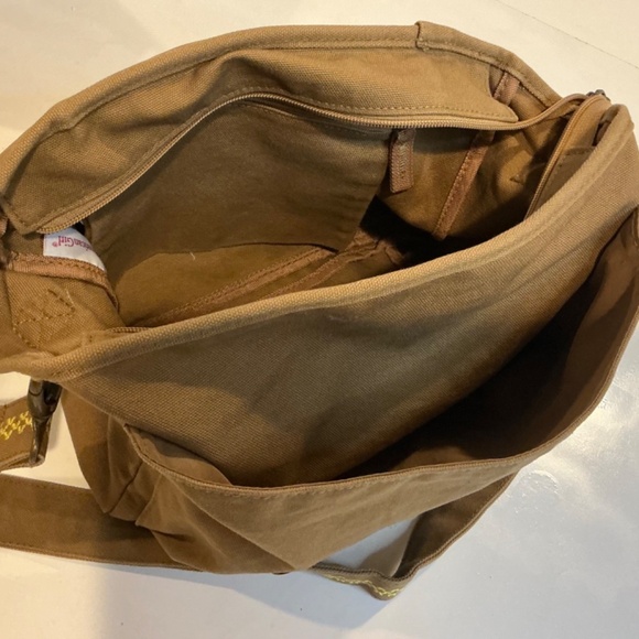 American Girl Canvas travel crossover shoulder backpack brown like new. - Picture 6 of 7